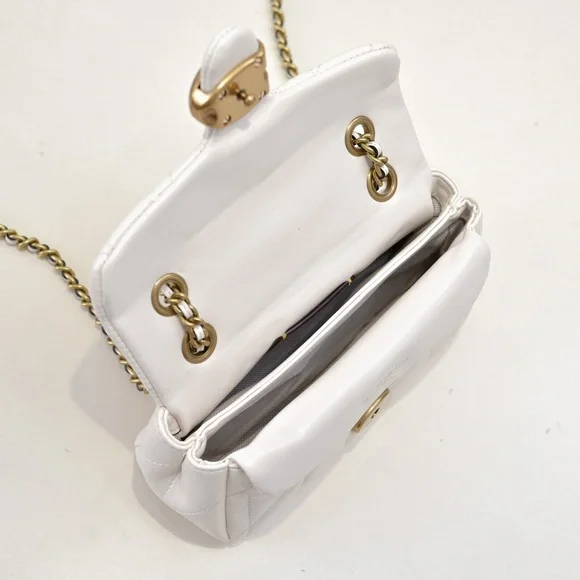 Coach Tabby Shoulder Bag 20 With Pillow Quilting - Picture 7 of 9